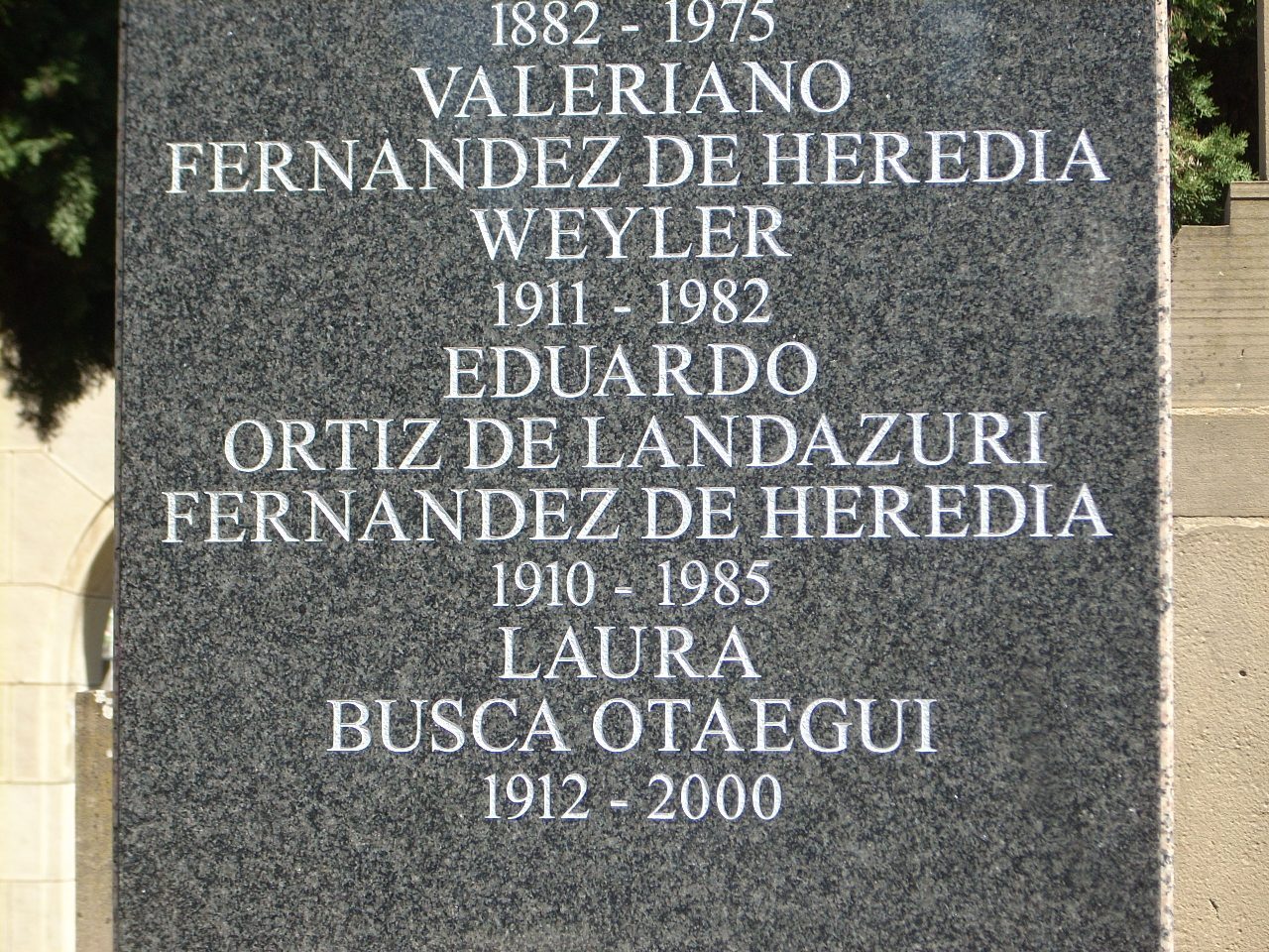 Eduardo%20Ortiz%20de%20Landazuri%27s%20tomb%2C%20Pamplona%2C%20Spain%20%287%29.JPG